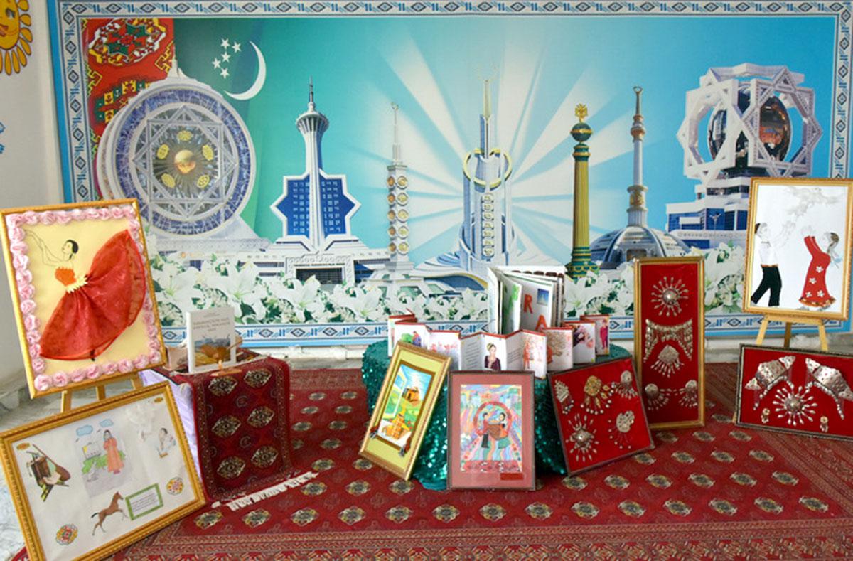 Туркменская столица - глазами её юных жителей