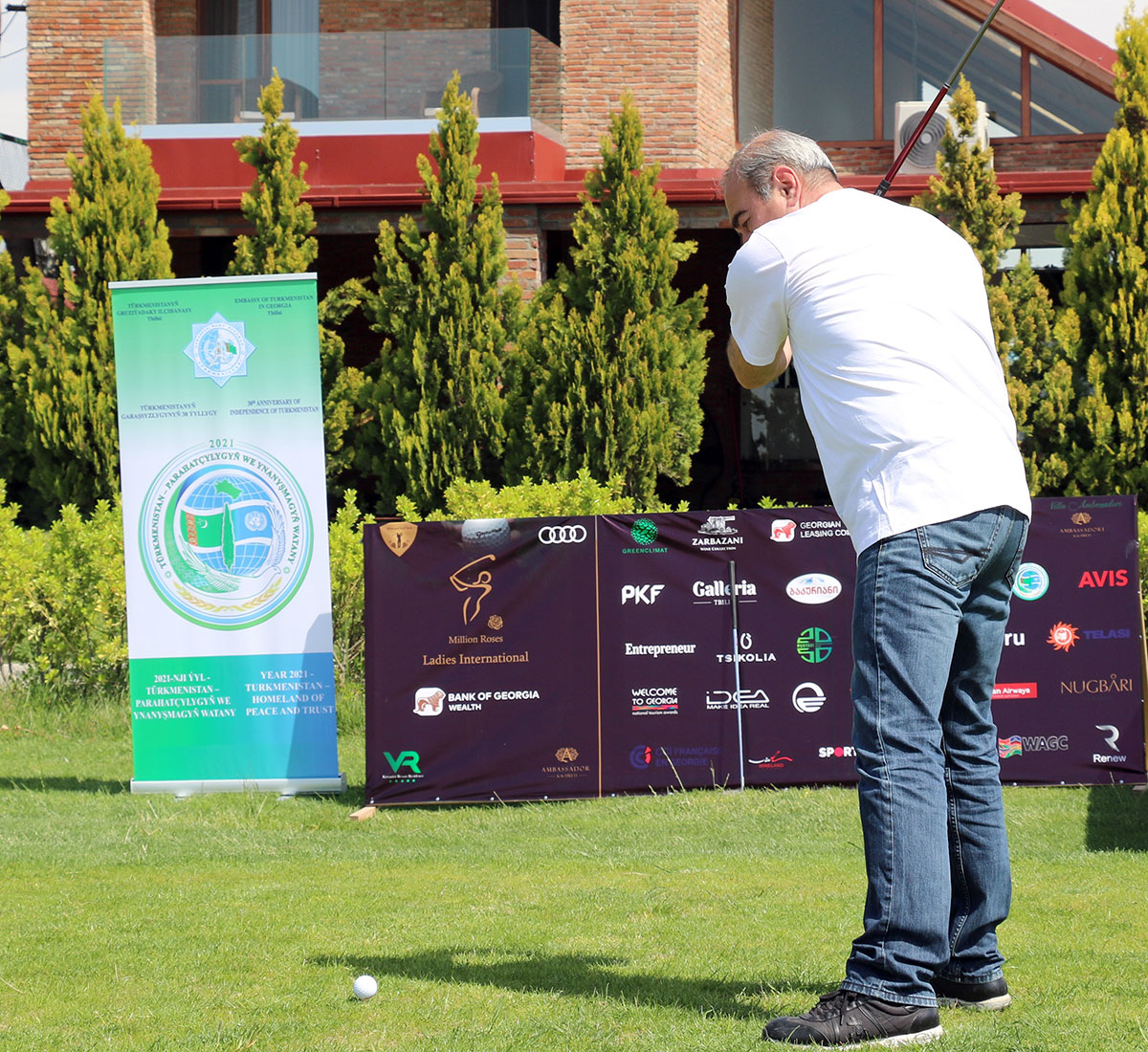 Туркменское диппредставительство в Грузии организовало турнир по гольфу