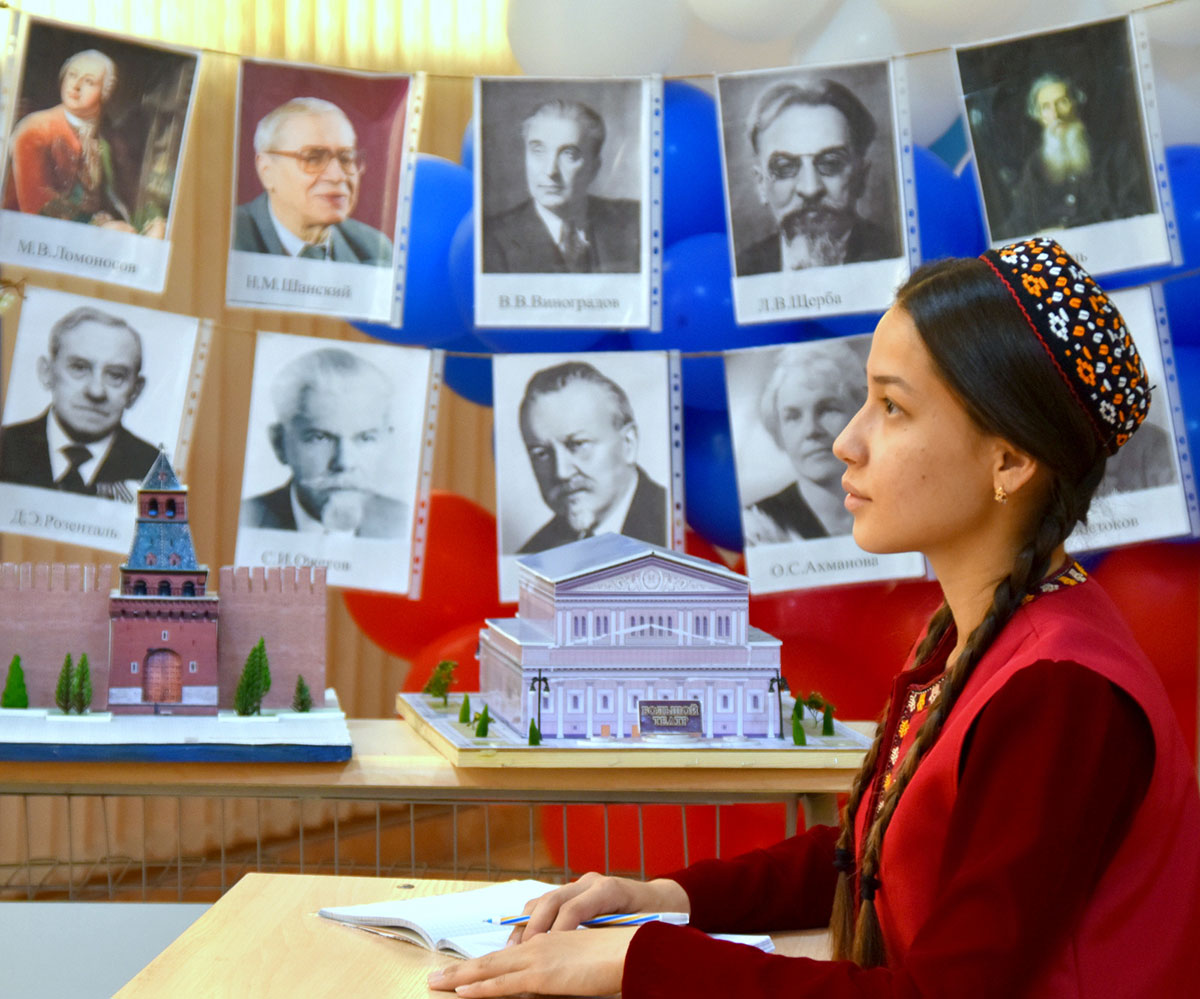 Лингвистический вуз страны проводит Неделю русского языка