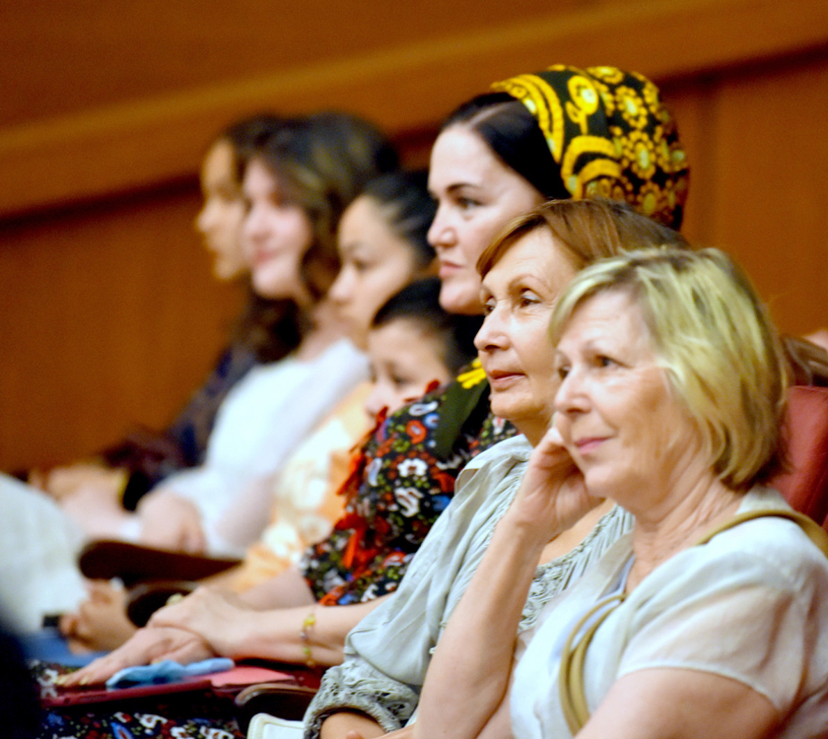 Bahar kalplarda nagma kakýar: Aşgabatda GDA halklarynyň aýdym-sazlary ýaňlandy