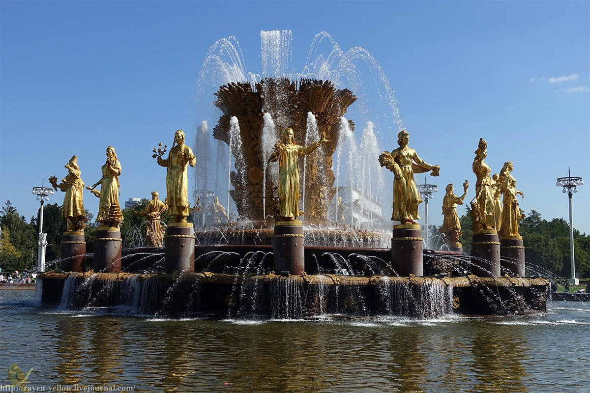 Пианистка Гозель Аннамамедова и история создания фонтана «Дружба народов»