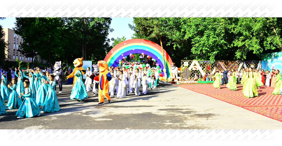 Children of the country go to recreation centers for vacation in Turkmenistan