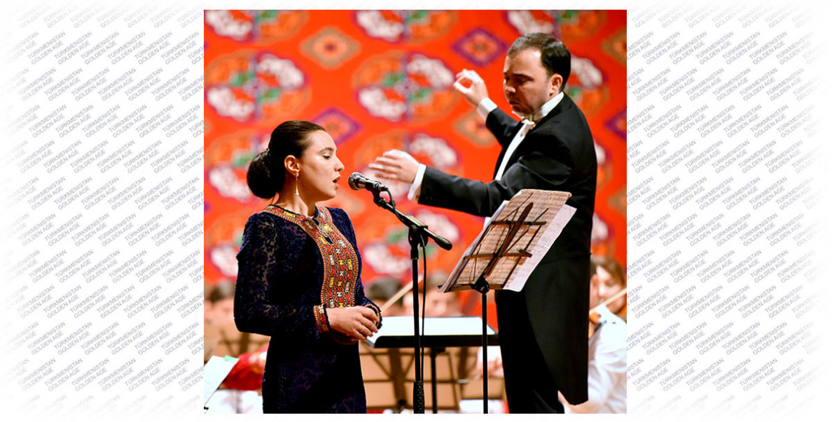 Çäksiz sungat: Gazagystanyň Ilçisi Türkmensitanyň simfoniki orkestrine hormat hatlaryny gowşurdy