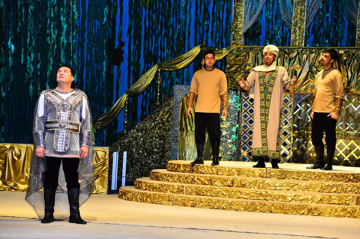 Приумножая творческие традиции народа