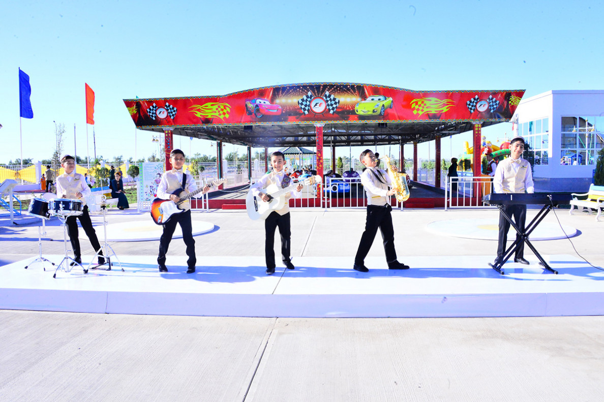 Caring for children - caring for the bright future of sovereign Turkmenistan