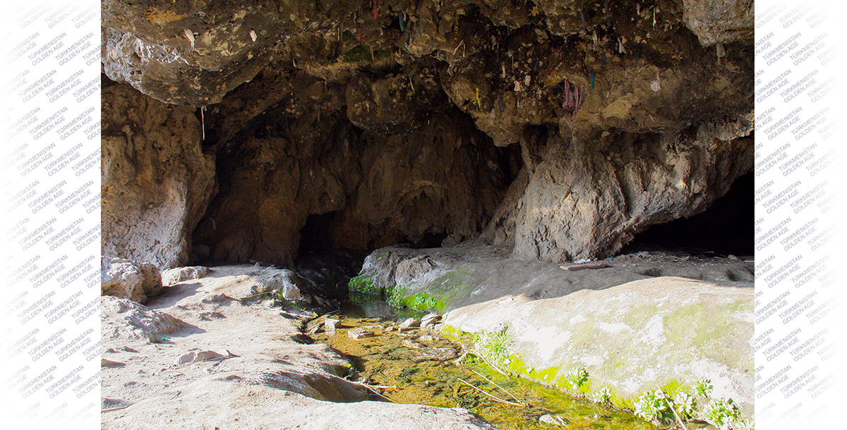 The sonorous streams of the waterfall and the mysteries of the Kyrk gyz cave