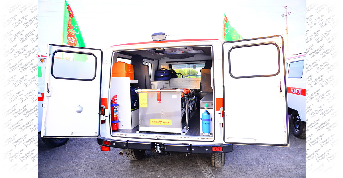 Детское здравоохранение Дашогуза получило новые машины «Скорой помощи» от главы государства
