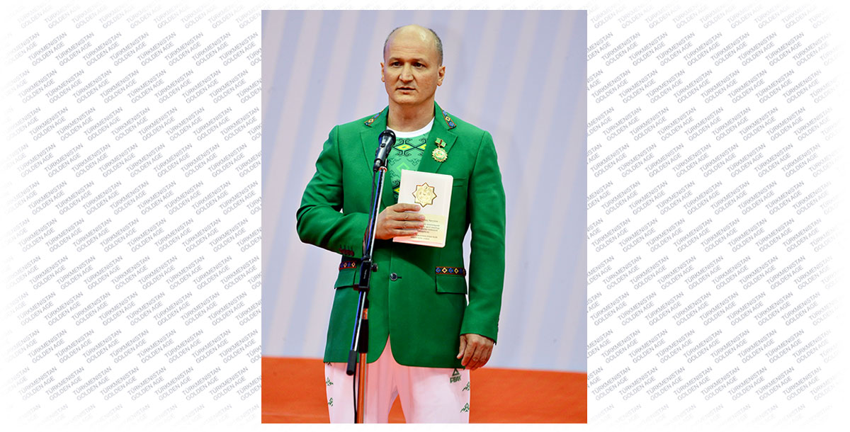 Türkmenistanyň Prezidenti Garaşsyz Türkmenistanyň taryhynda ilkinji Olimpiýa medalynyň eýesini sylaglady