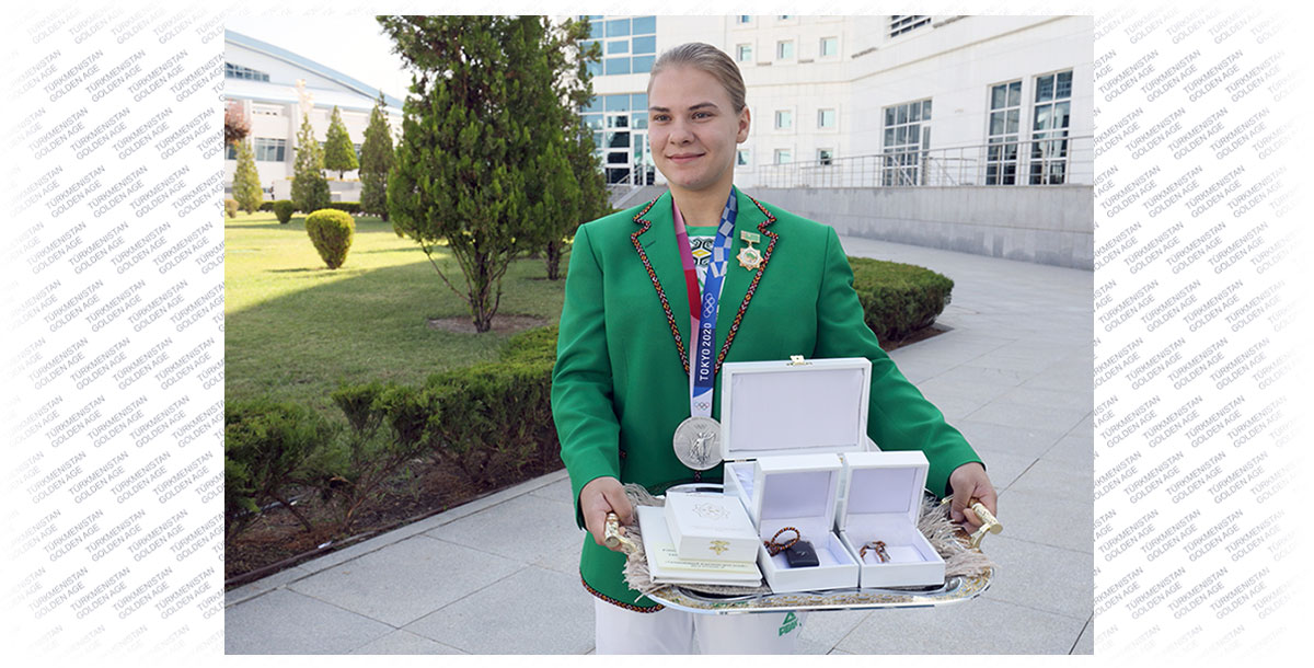 President Gurbanguly Berdimuhamedov awarded the first Olympic medalist in the history of independent Turkmenistan