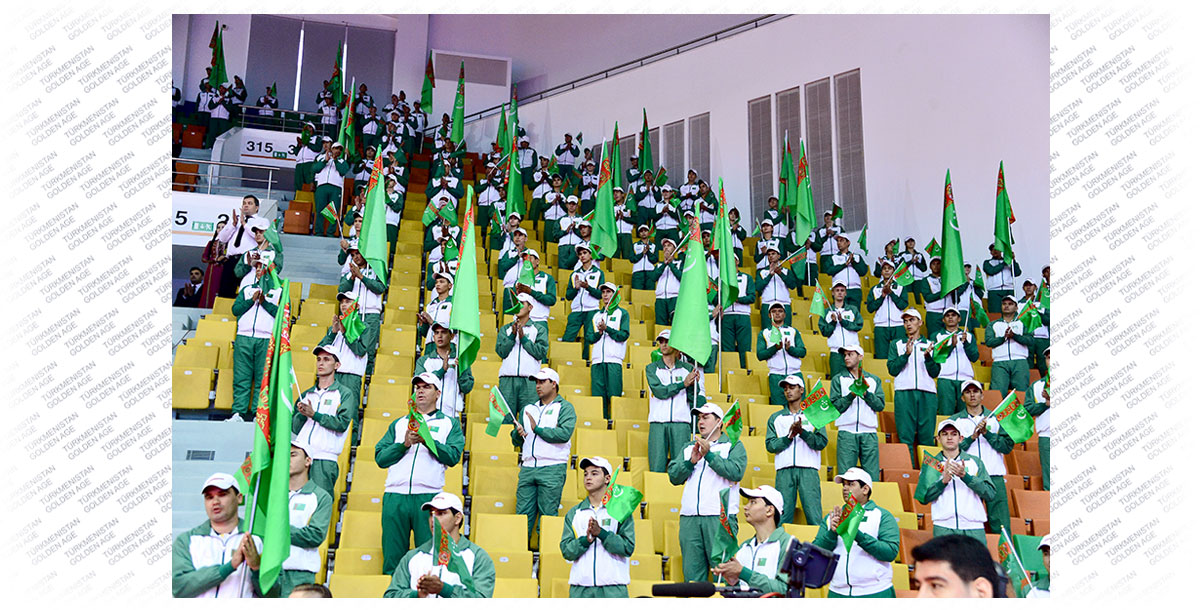 President Gurbanguly Berdimuhamedov awarded the first Olympic medalist in the history of independent Turkmenistan