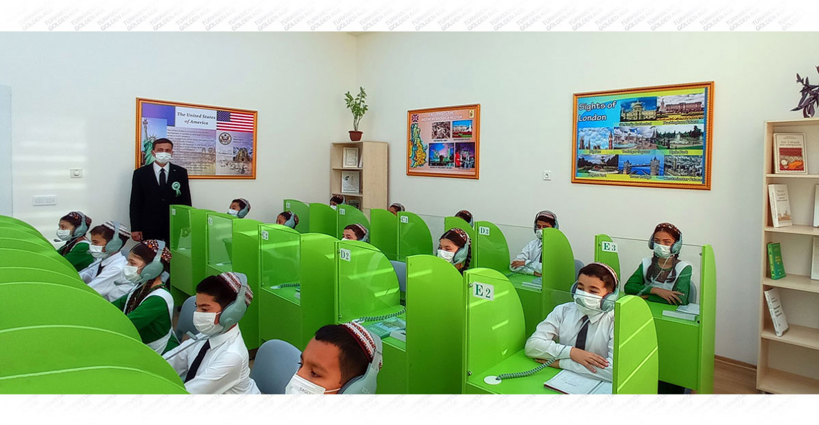 The school was named after the warrior and teacher Annak Sakhetmuradov