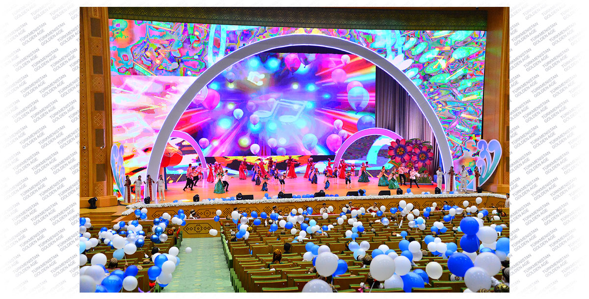 Watanymyzyň Garaşsyzlyk baýramy mynasybetli çagalar aýdym-saz bäsleşiginiň jemleýji tapgyryna gatnaşyjylaryň konserti