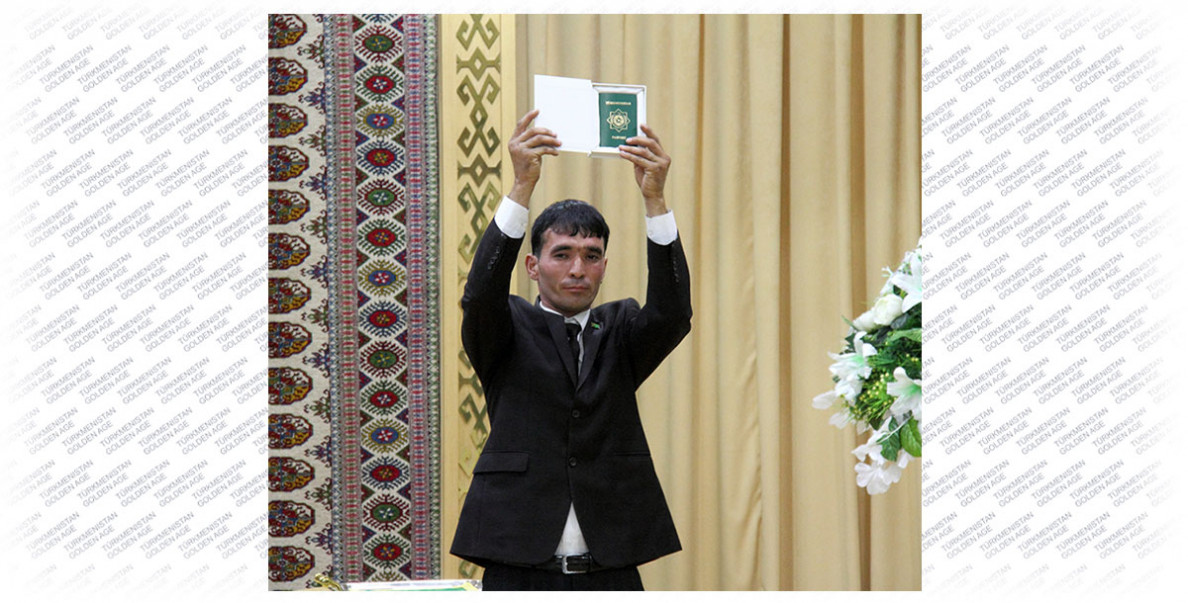 New citizens of Turkmenistan awarded passports