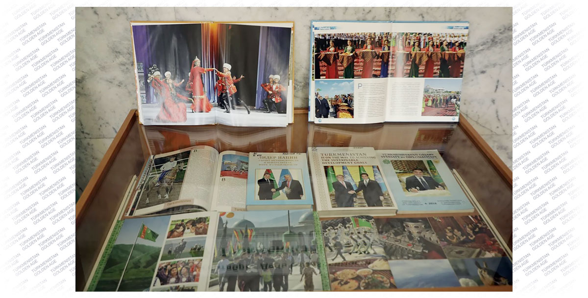 В Исполнительном комитете СНГ в Минске открылась выставка в честь главного праздника Туркменистана