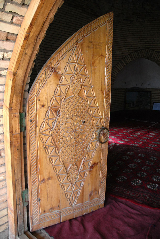 В знаменитом средневековом медресе Идрис-баба, расположенном в Лебапском велаяте, учился классик туркменской поэзии Махтумкули