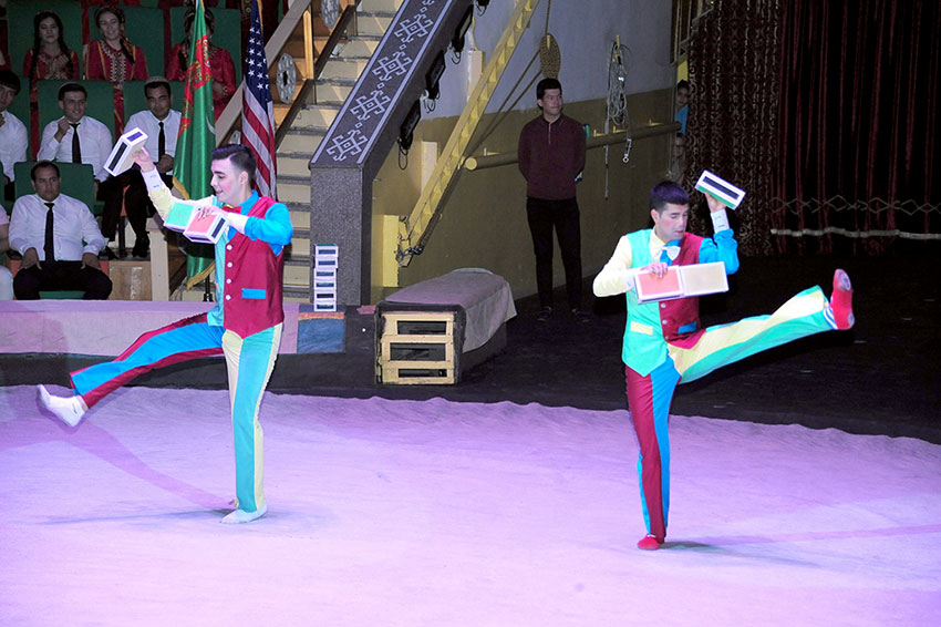 Ашхабадской публике представлена туркмено-американская цирковая программа 