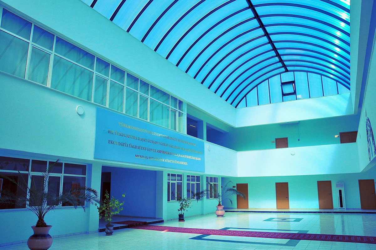 Президент Гурбангулы Бердымухамедов поздравил соотечественников с наступлением Ночи всемогущества