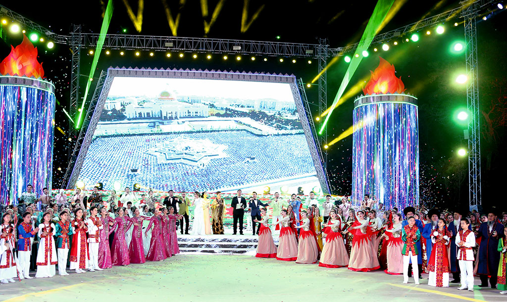 The Head of the State participates in the opening ceremony of Gala cultural and entertainment centre