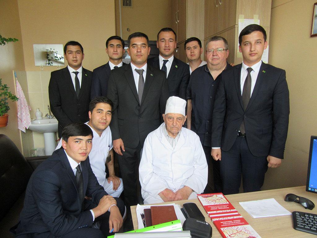 Туркменские студенты-медики проходят практику в Беларуси