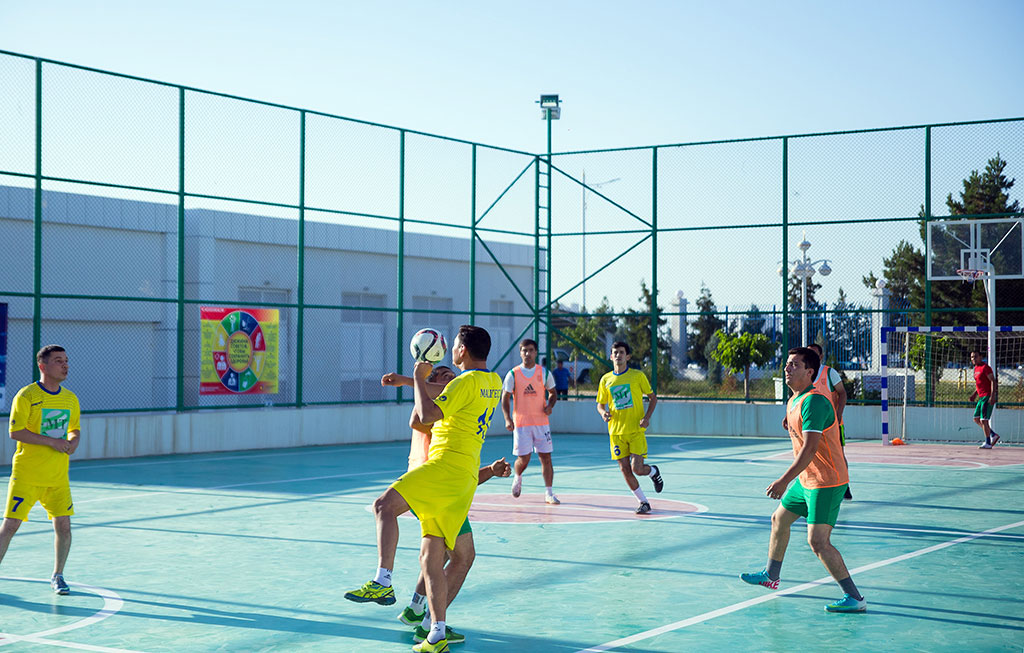 Representatives of the UN agencies and different organizations take part in sports event