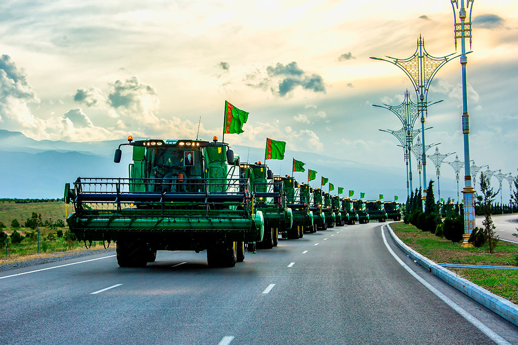 Türkmen wekiliýeti «John Deere» kompaniýasynyň zawodlarynda boldular