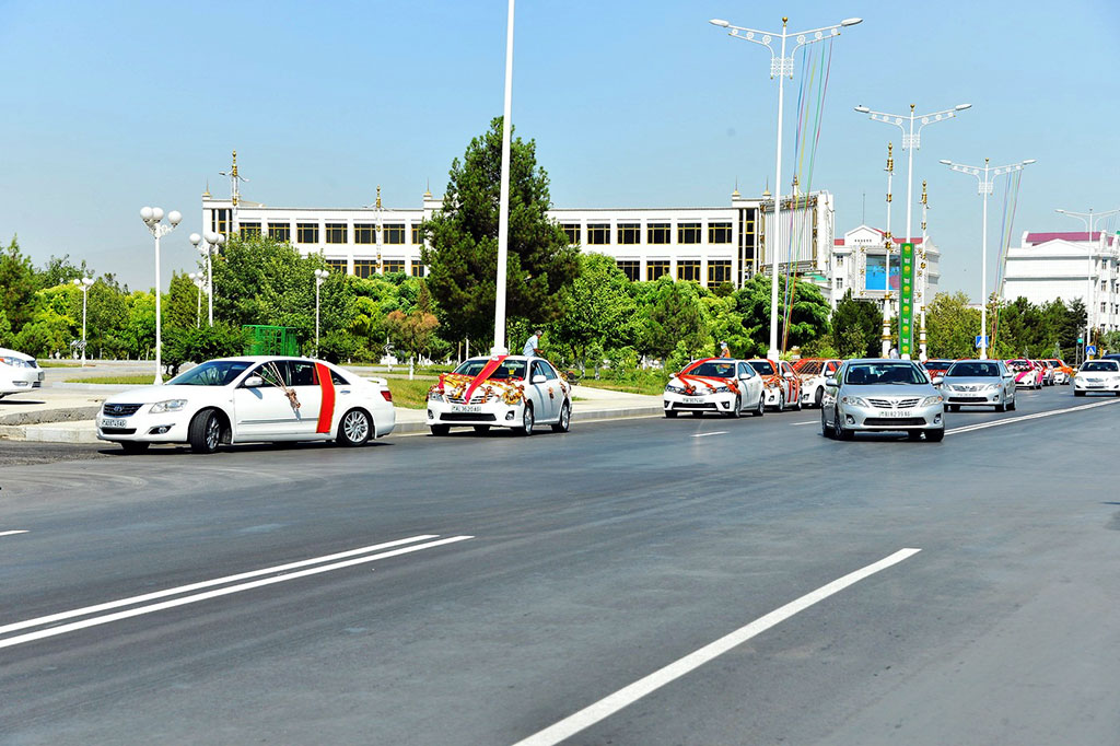 The traffic capacity of the road communication network of the Turkmen capital grows