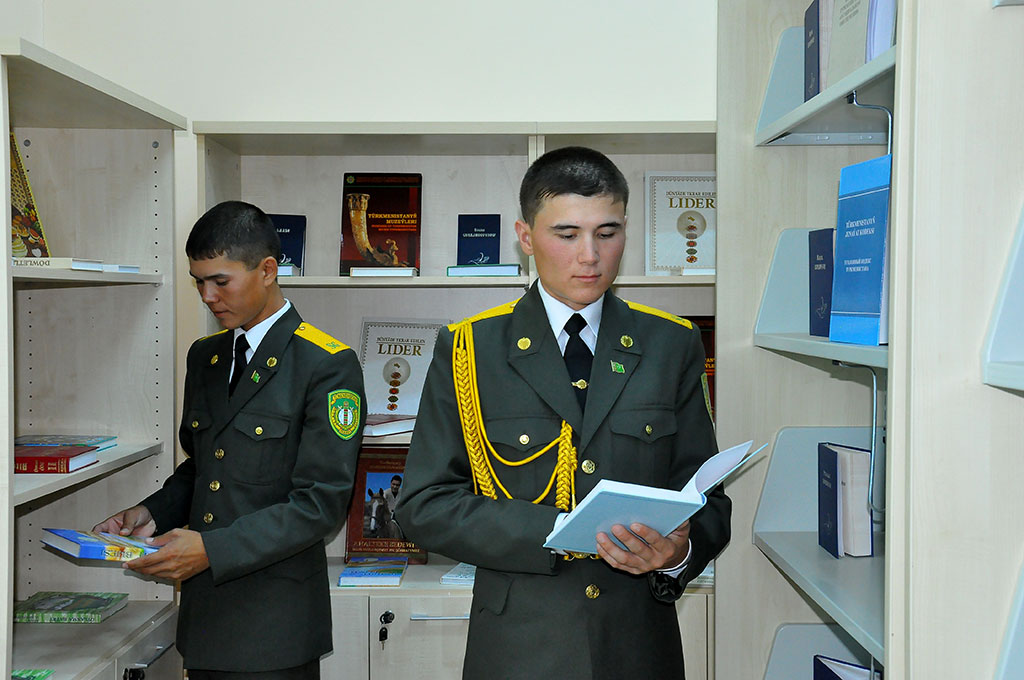 Туркменские пограничники отмечают профессиональный праздник 