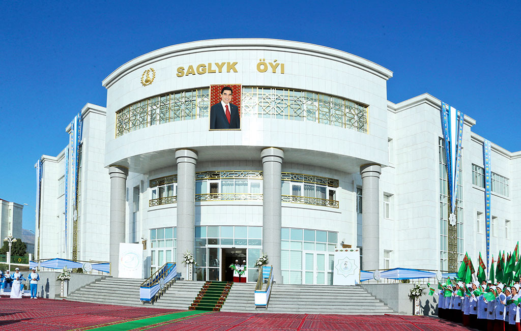 Hormatly Prezidentimiz Gurbanguly Berdimuhamedow ekologiýa çäresine we durmuş maksatly desgalaryň açylyş dabarasyna gatnaşdy