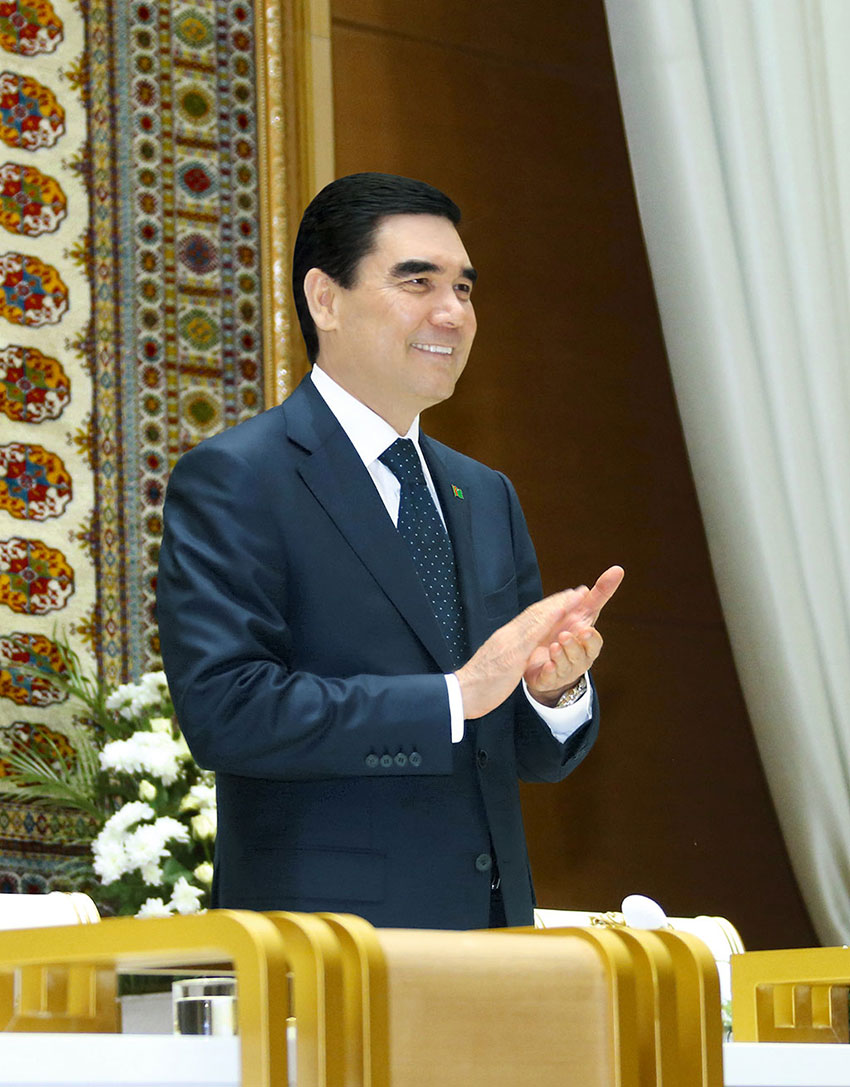 Hormatly Prezidentimiz Gurbanguly Berdimuhamedow ekologiýa çäresine we durmuş maksatly desgalaryň açylyş dabarasyna gatnaşdy