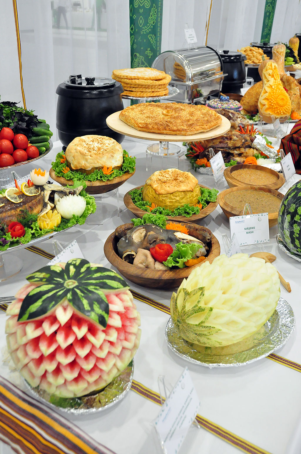 President Gurbanguly Berdimuhamedov visits “Dishes of 2017 Asian Games” exhibition