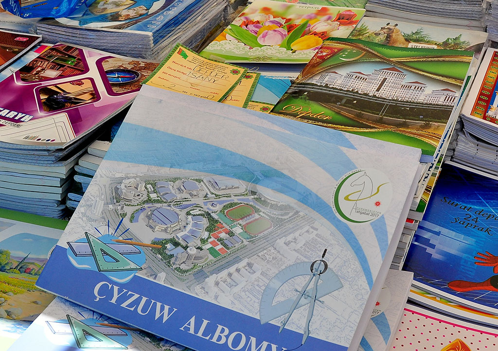 Awgustyň ikinji ýarymy-täze okuw ýylyna işjeň taýýarlyk döwridir