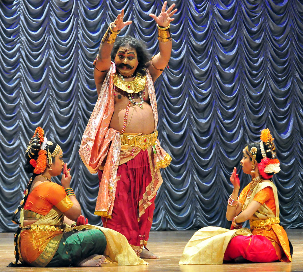 В туркменской столице с успехом прошло выступление индийского ансамбля «Ачутаманаса»