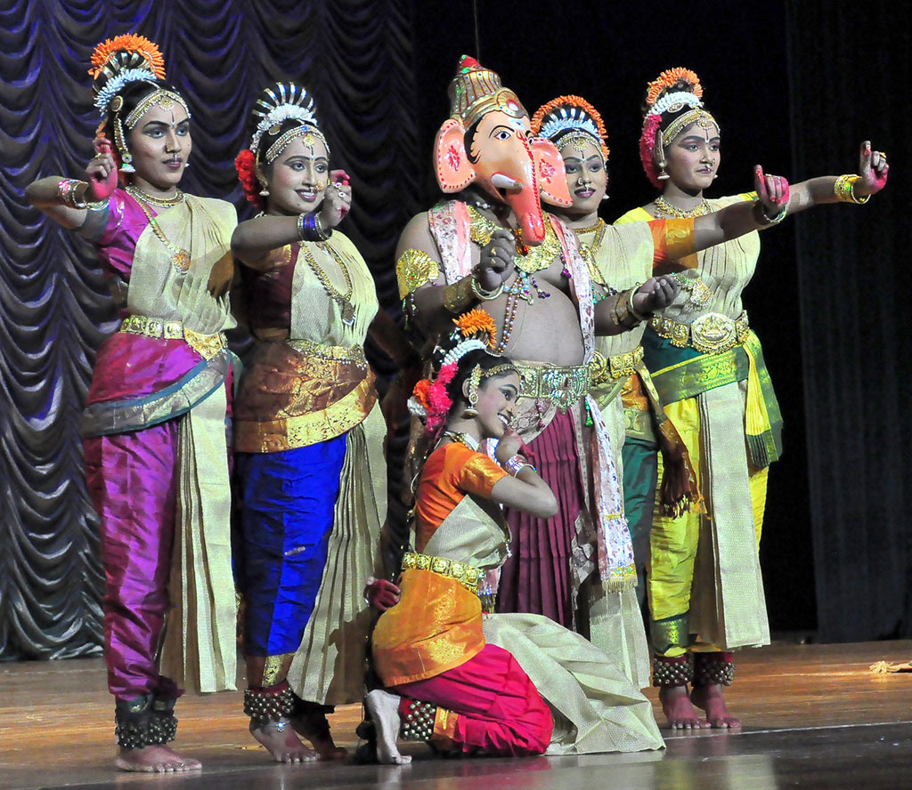 Turkmen holds successful performance of Indian dance band Achtamanasa 