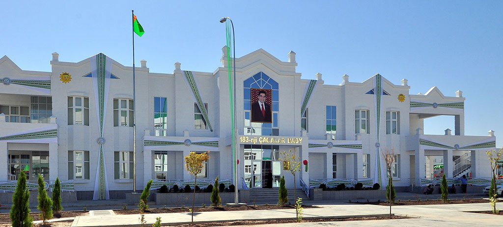 Turkmen first-graders were gifted netbooks on behalf of the Head of the state 