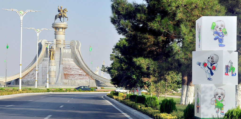 Türkmenistanyň paýtagty „Aşgabat 2017“ Oýunlaryny toý lybasyna beslenip garşy alýar