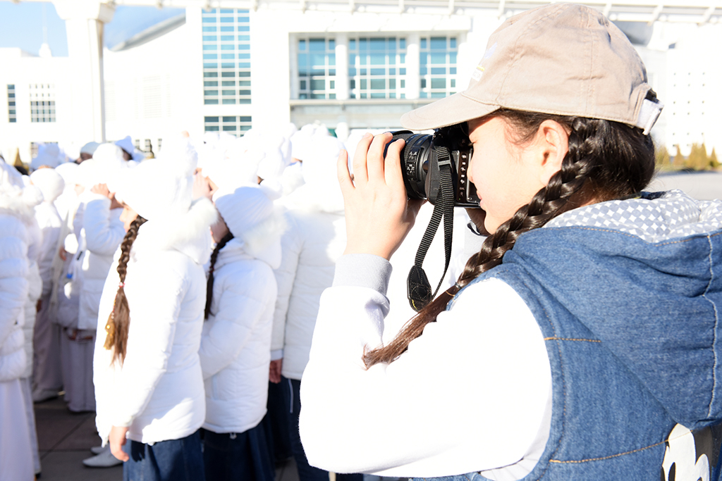 Members of school photo studio Mekdep Media are among the volunteers of V Asian Games