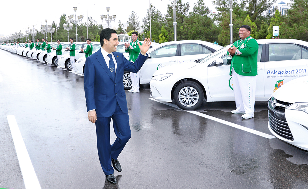 President Gurbanguly Berdimuhamedov commends the merits of Turkmen sportsman and coaches