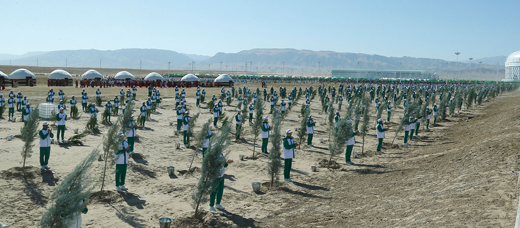 The Turkmen leader took part in the ecological action