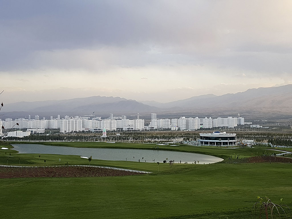 Aşgabadyň gözel seýilgäh zolagynda  ýurdumyzda ilkinji golf-klub açylar
