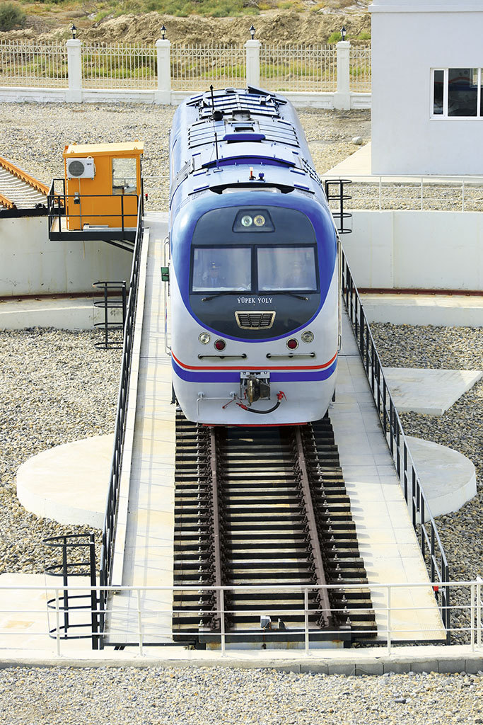 Гурбангулы Бердымухамедов: Берекетское локомотивное депо призвано обеспечить выход государств региона к портам Персидского залива