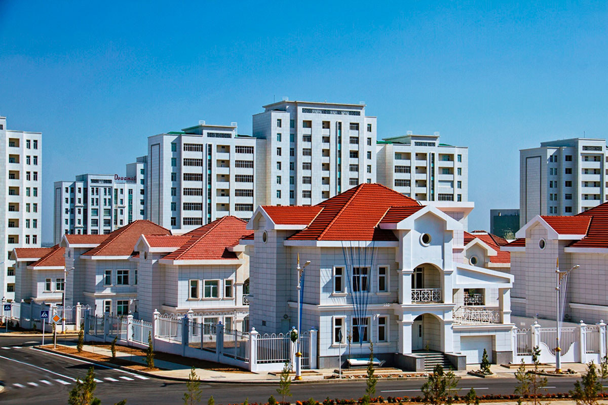 The President of Turkmenistan opens new large living complex in Ashgabat 