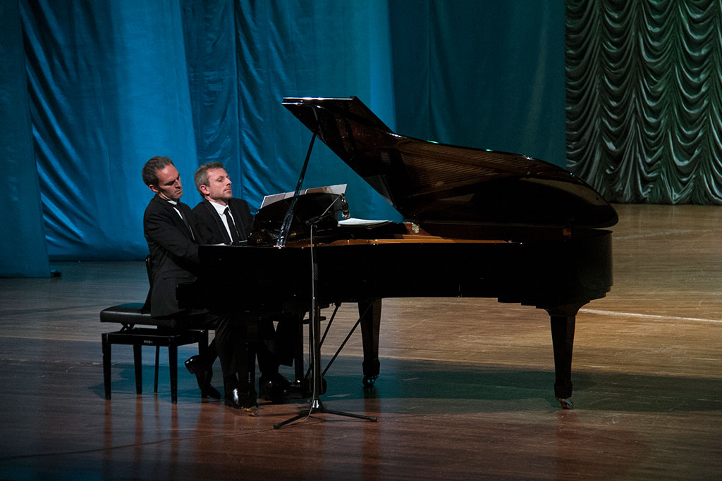 French piano players Maxim Zekini and David Bismut give concert in Ashgabat