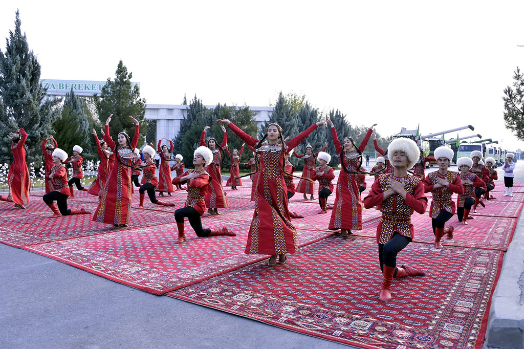 Turkmenistan citizens celebrate the Harvest Holiday