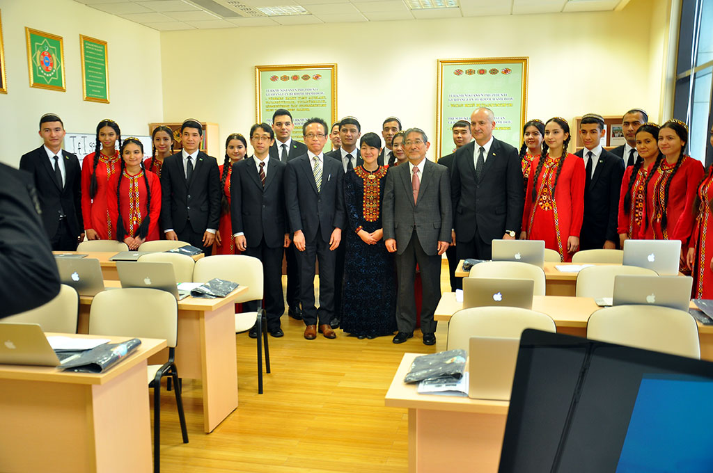 The Memorandum on Academic Exchange of Students signed between International University for the Humanities and Development and the Tokyo University of International Studies