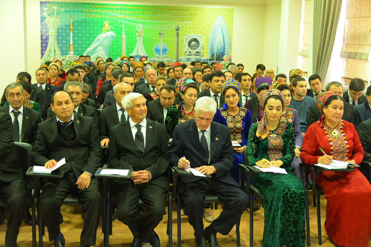 Türkmenistanyň ýokary okuw mekdepleriniň wekilleri  sanly bütewi bilim ulgamyny döretmegiň ugurlaryny ara alyp maslahatlaşdylar