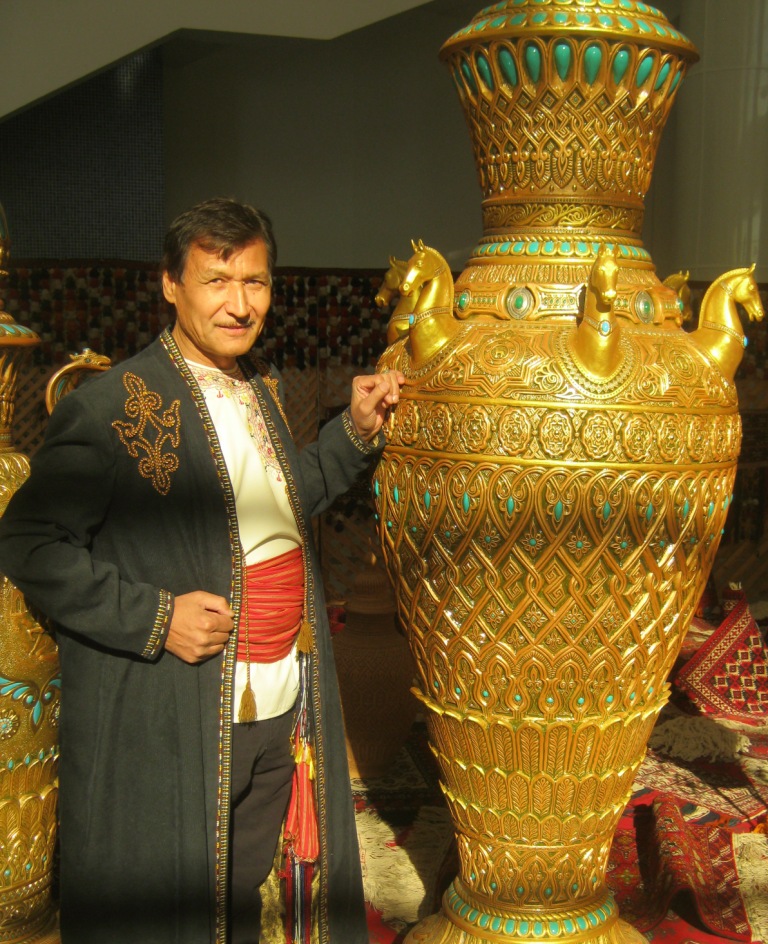 Famous ceramist Bahtiyar Hodjaniyazov dedicated new works of the history of the country and his native land