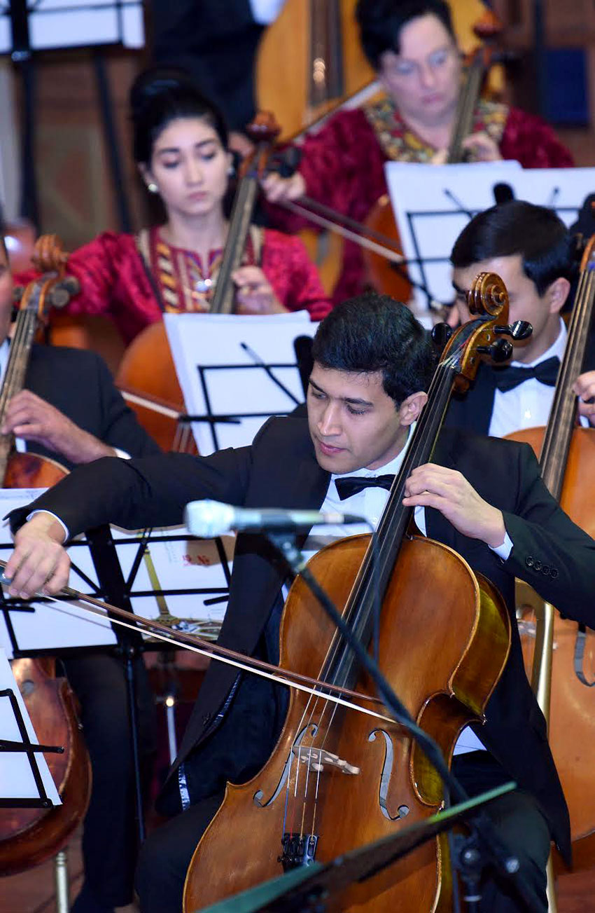 Romanian Opera singer Irina Iordachescu appeared before the Ashgabat audience 