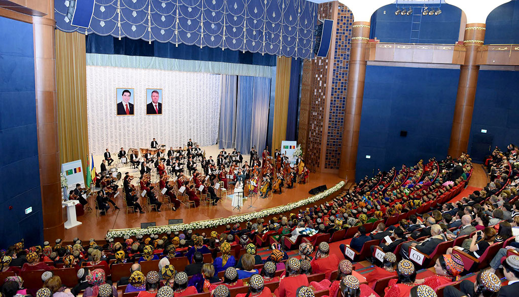 Romanian Opera singer Irina Iordachescu appeared before the Ashgabat audience 