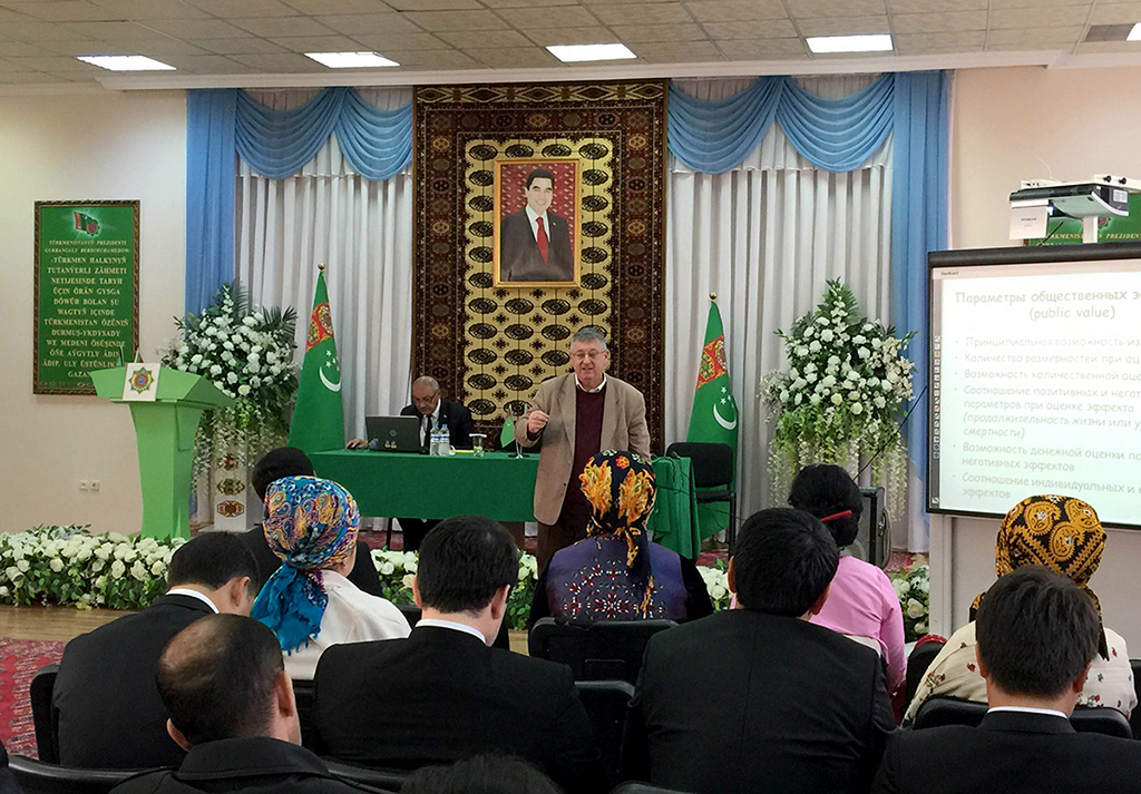 International expert Igor Gurkov read a series of lectures on strategic management at the Academy of State Service