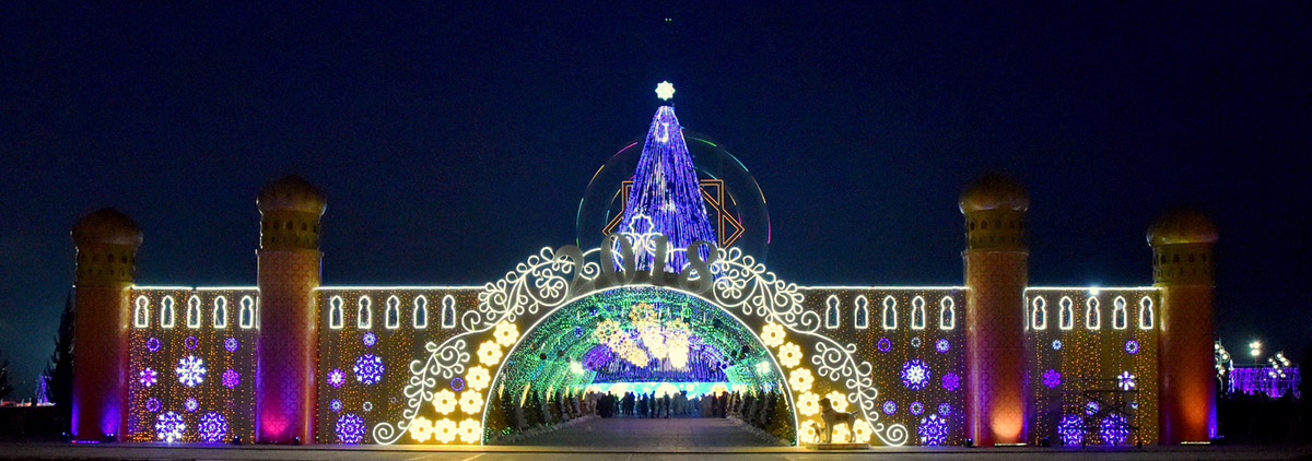 The main New Year tree of the country turns on the lights 